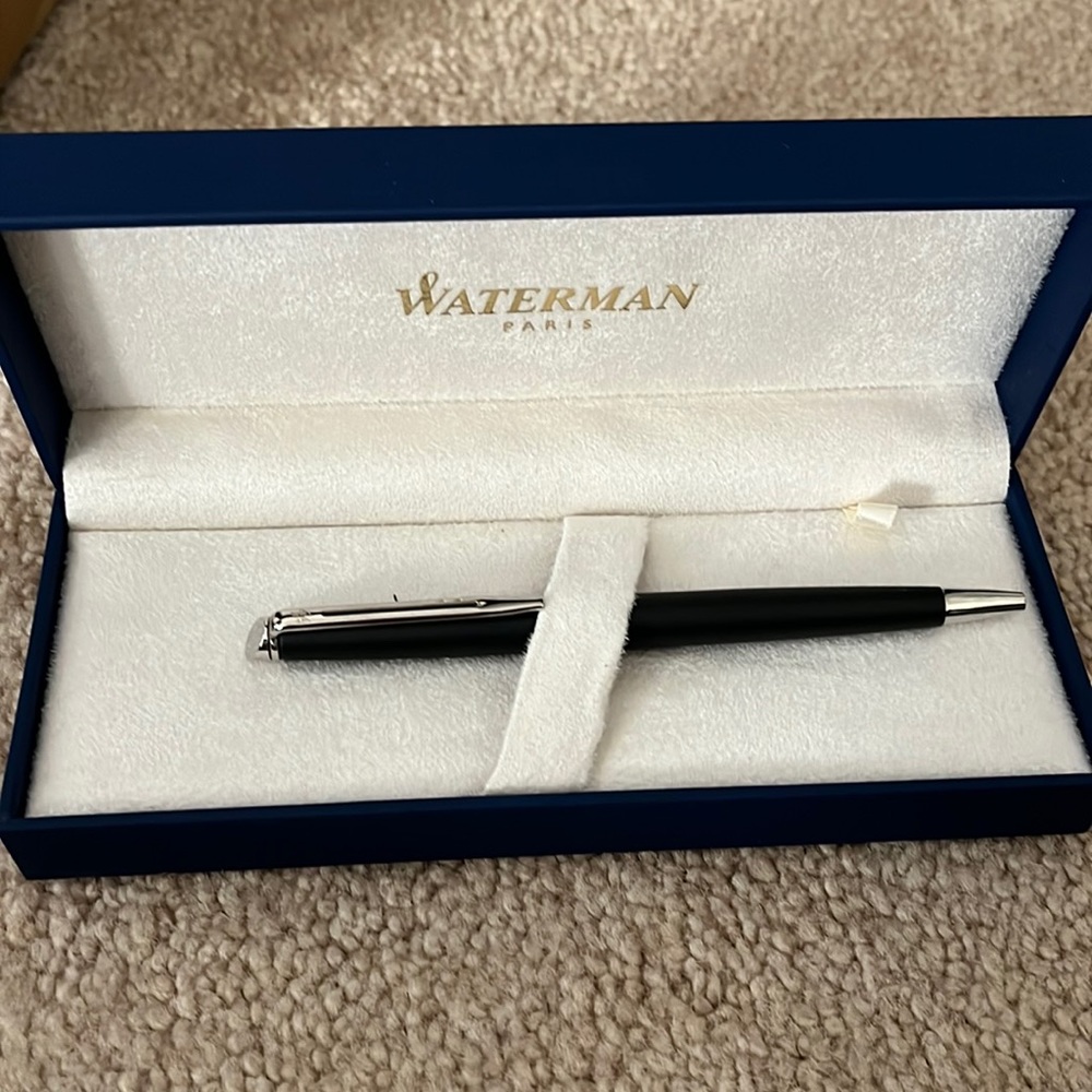 Waterman
Hémisphère Matt Black CT Ballpoint pen in Gift Box Waterman  (S0920870)